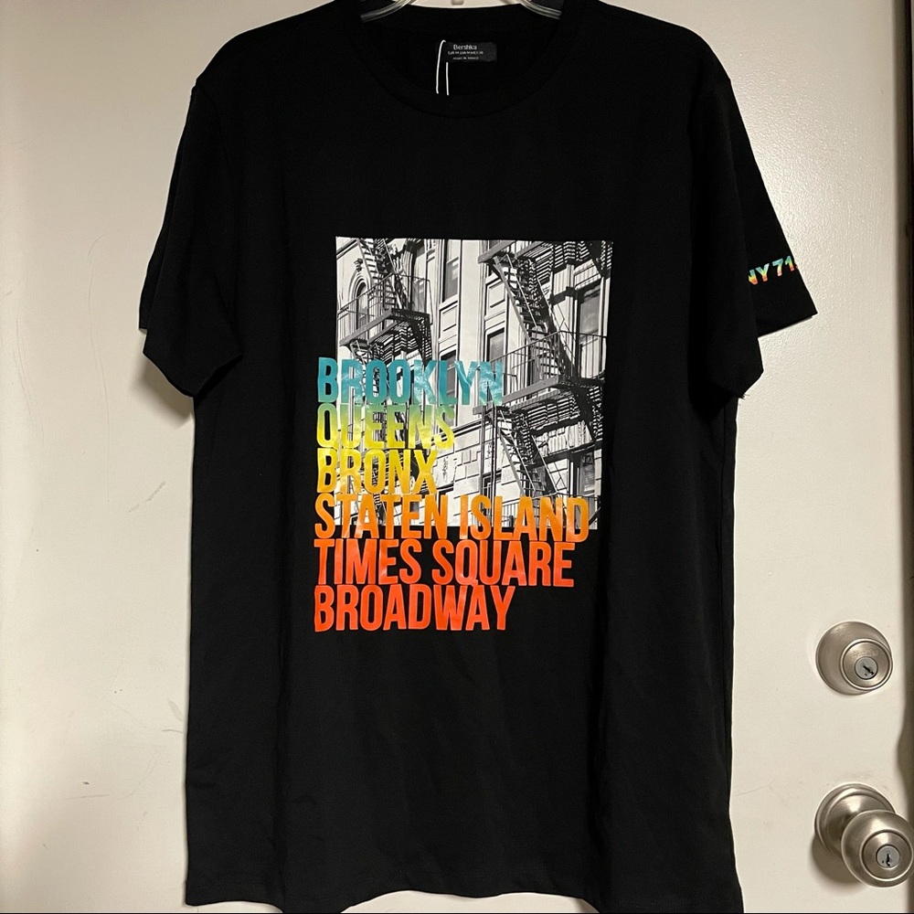 Bershka Men’s / Unisex New York Solid Black Short Sleeve Medium Nice Logo Front
